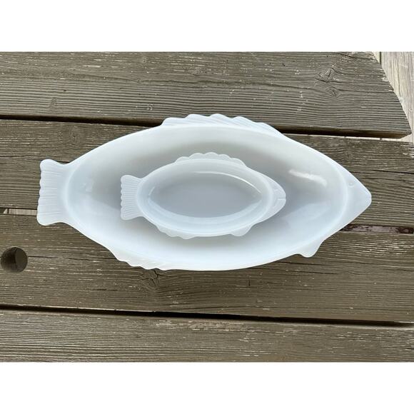 Vintage Milk Glass Fish by Glasbake McKee, 9 inch Fish Shape Baker, Seafood Dish - Picture 6 of 15